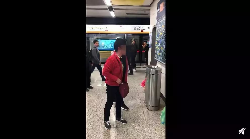 追地铁的男孩原视频(追地铁的男孩凯迪拉克)